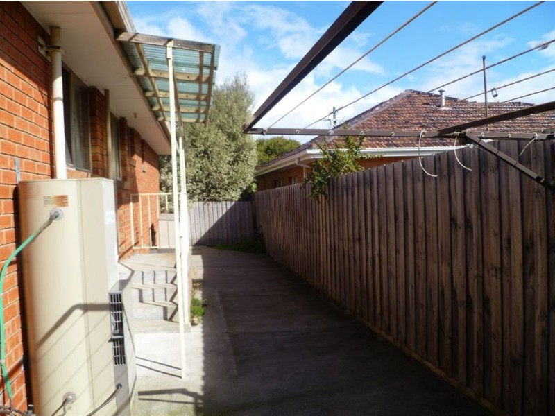 2/3 Beleura Grove, Clayton VIC 3168