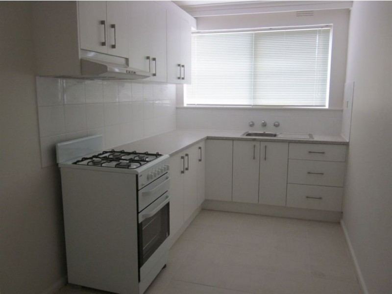 2/10 Kelvin Grove, Springvale VIC 3171