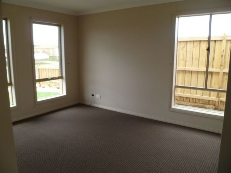 19 Goulburn Street, Cranbourne East VIC 3977