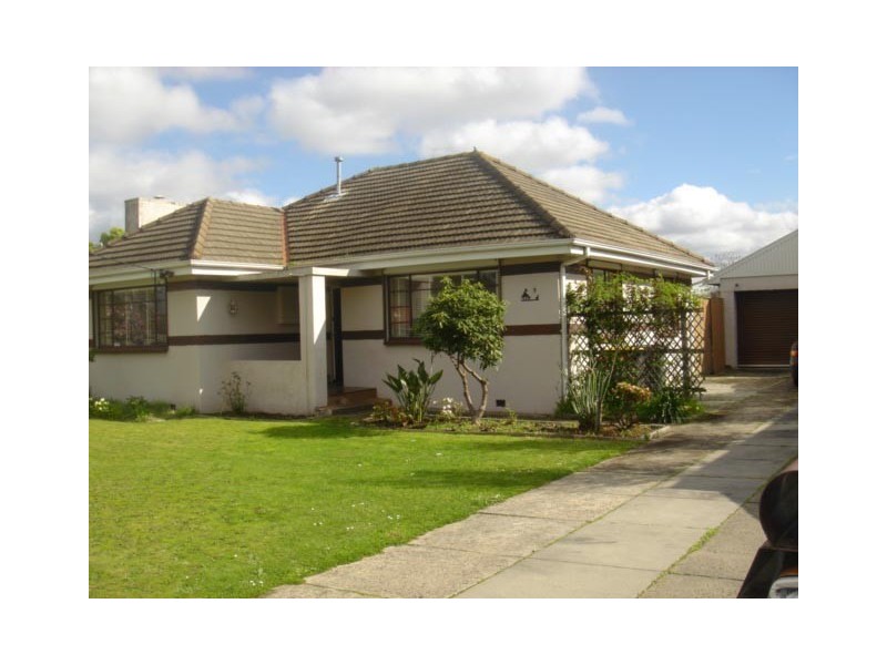9 Burton Avenue, Clayton VIC 3168
