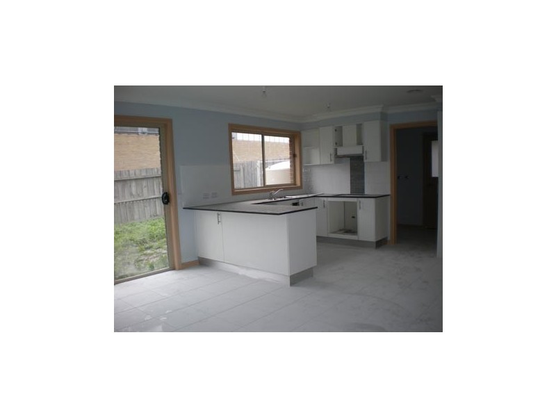 2/23 McMillan, Clayton South VIC 3169