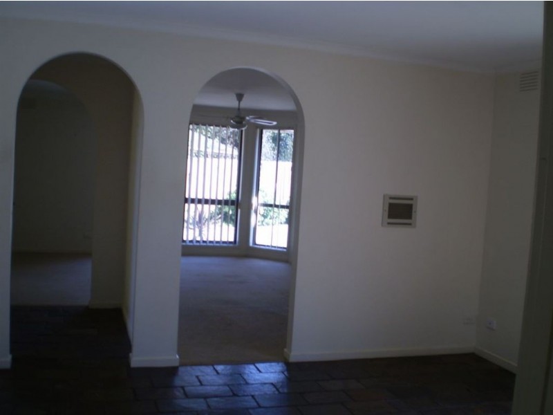 1/5 Norham Court, Berwick VIC 3806