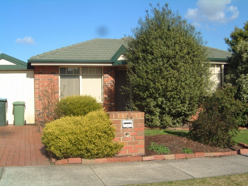 34 Euroa Avenue, Berwick VIC 3806