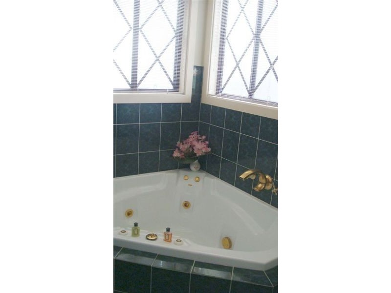 5 Garnet Rd, Miranda NSW 2228