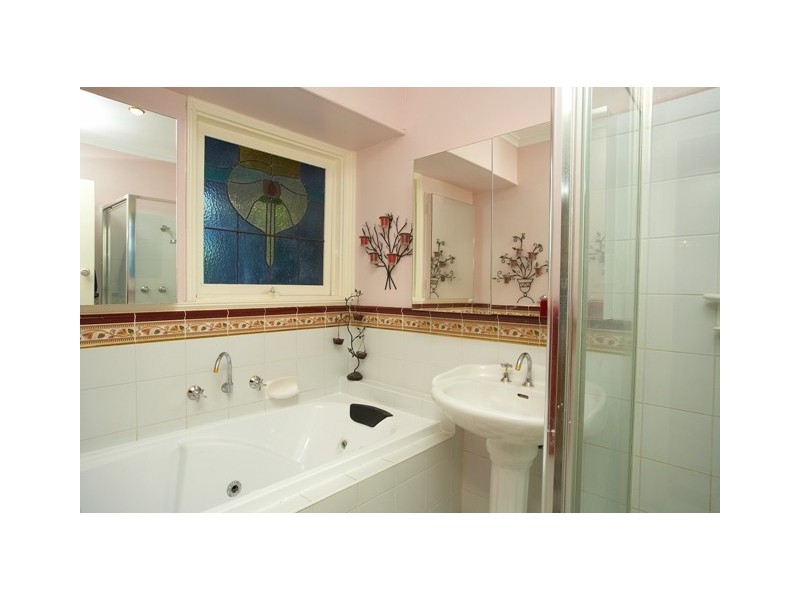 4 Aisbett Avenue, Wantirna South VIC 3152