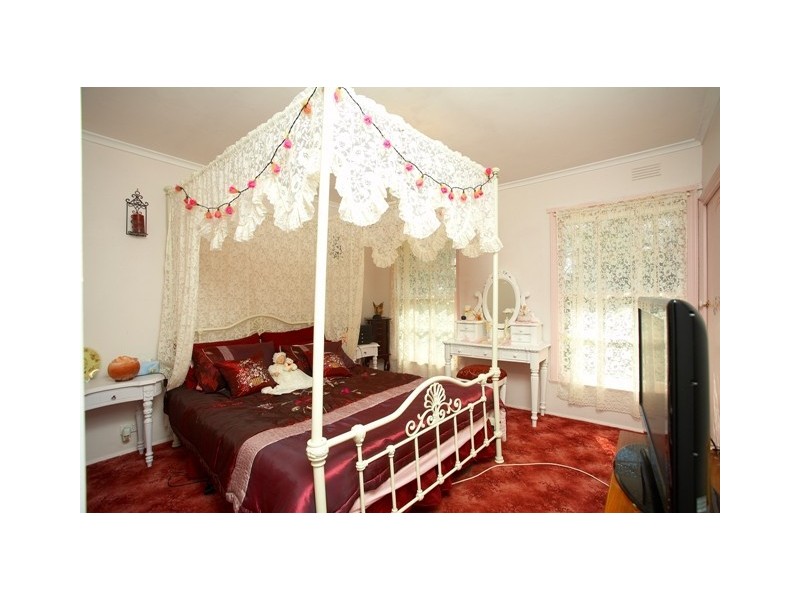 4 Aisbett Avenue, Wantirna South VIC 3152