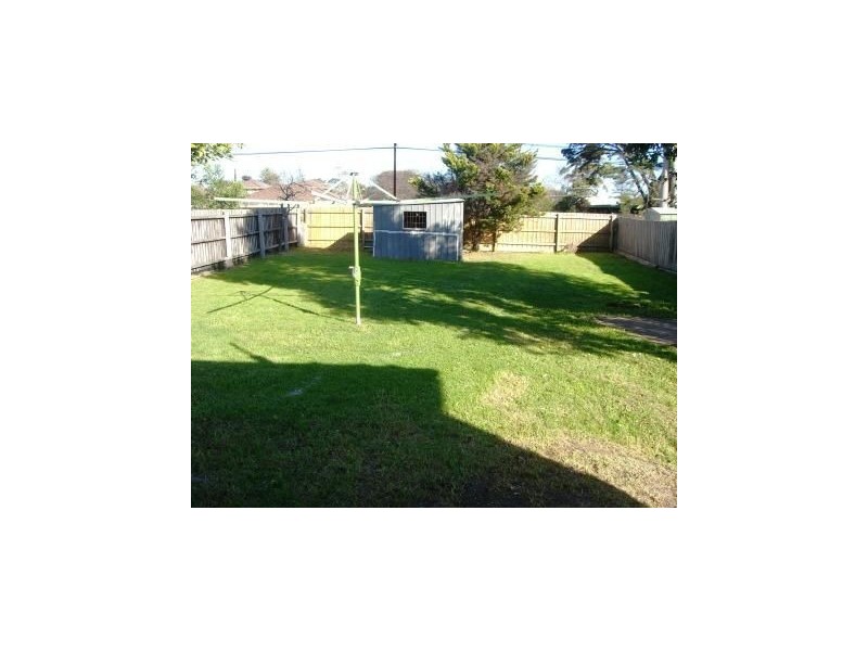 5 Bayside Grove, Seaford VIC 3198