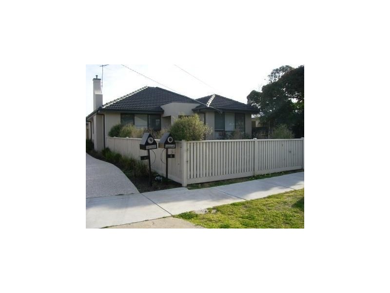 2 Cross Road, Chelsea VIC 3196