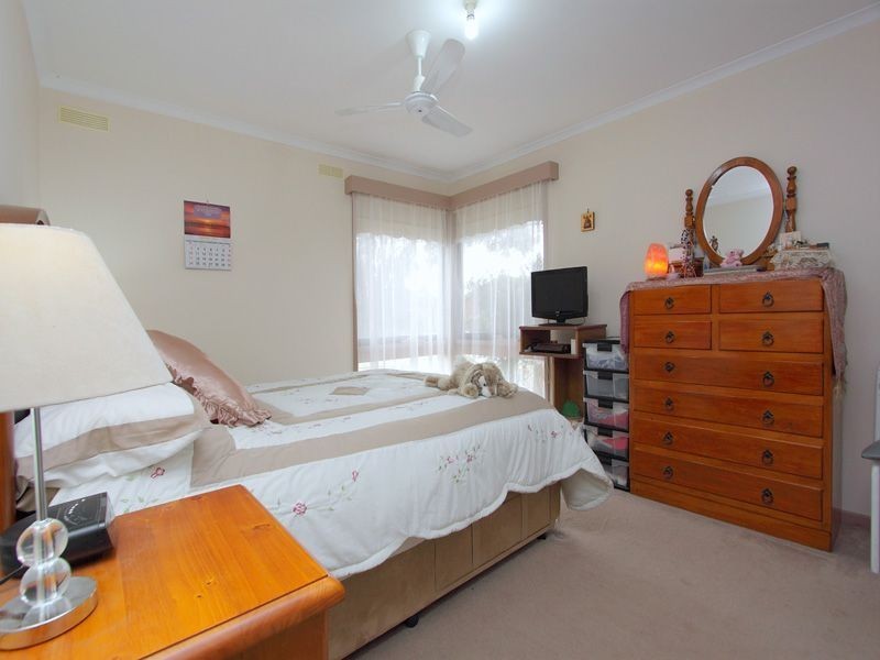 18 Dobell Drive, Chelsea VIC 3196