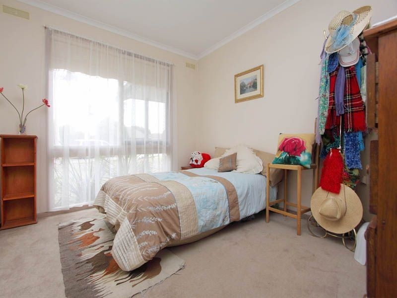 18 Dobell Drive, Chelsea VIC 3196