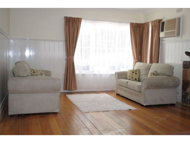 143 Rosslyn Avenue, Seaford VIC 3198