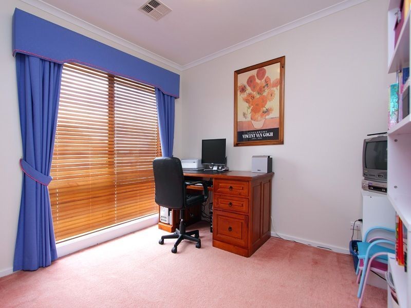 8 Kestrel Close, Chelsea Heights VIC 3196