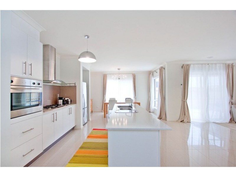 16 Alexander Circle, Patterson Lakes VIC 3197