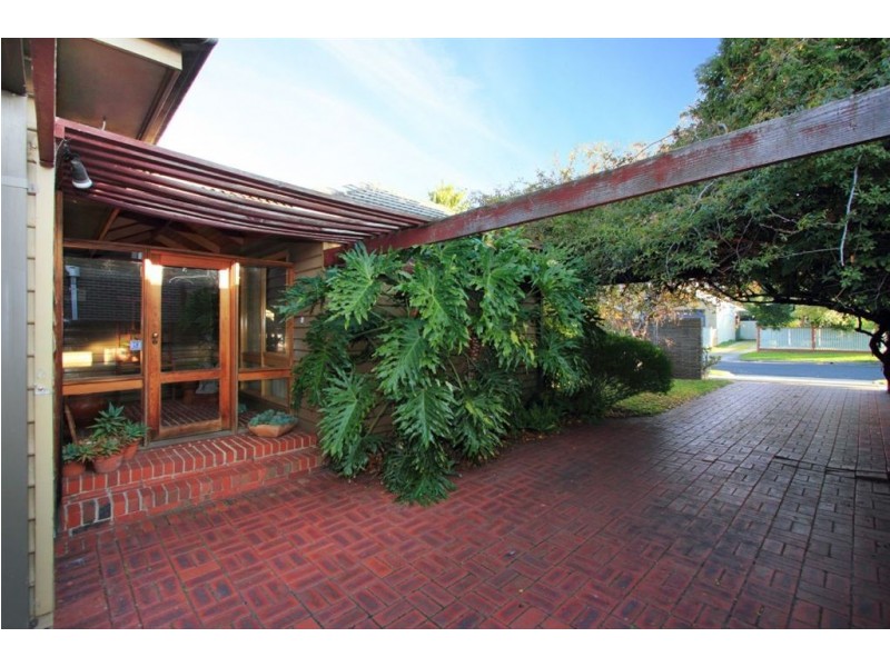 24 Jean Street, Cheltenham VIC 3192