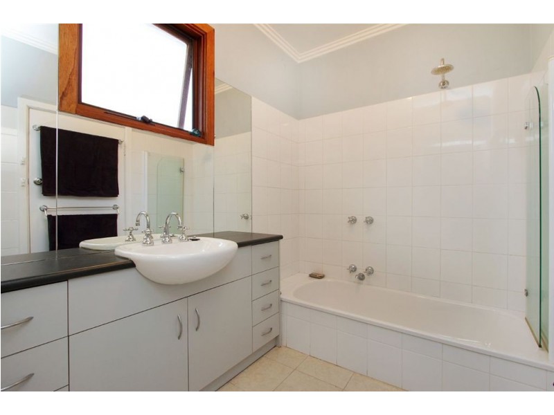 24 Jean Street, Cheltenham VIC 3192