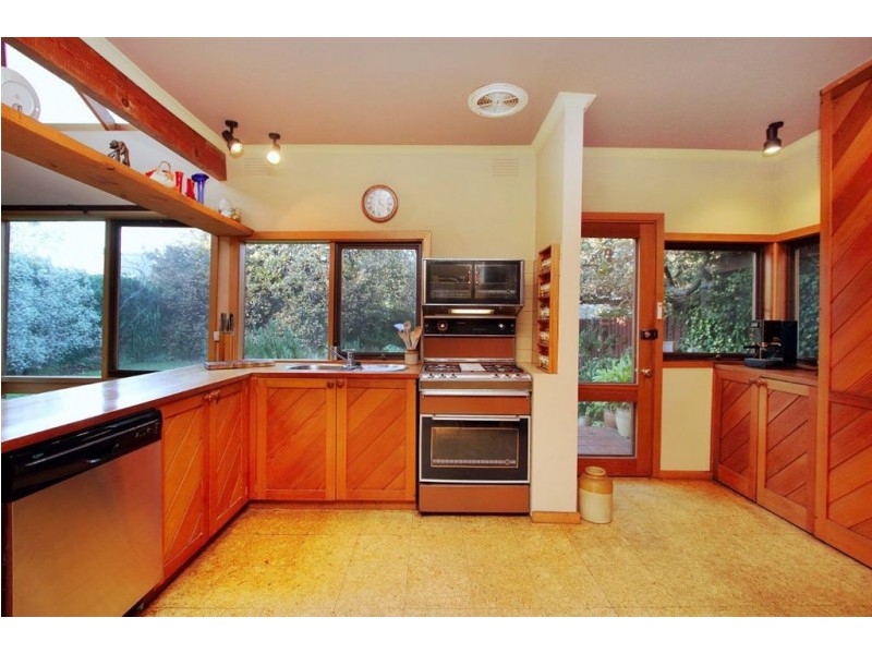 24 Jean Street, Cheltenham VIC 3192