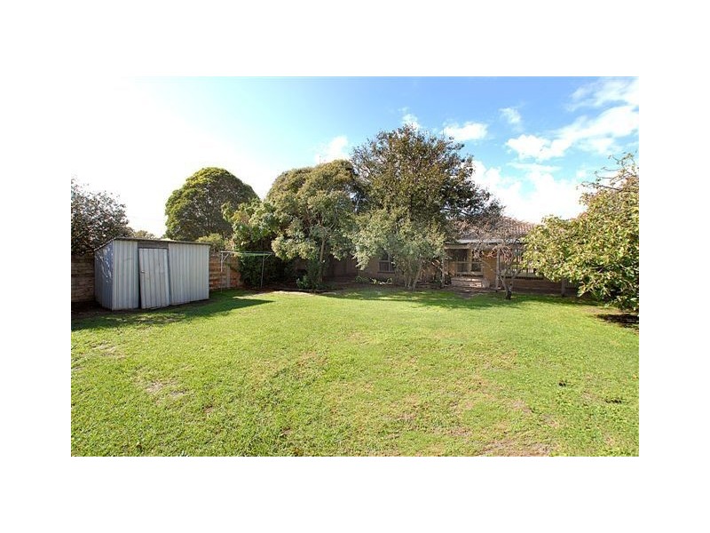 40 Rosslyn Avenue, Seaford VIC 3198