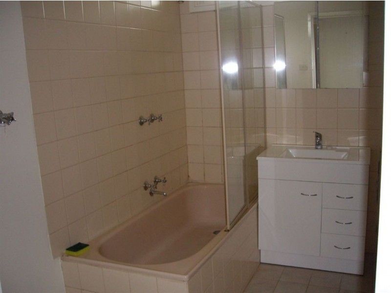 10/3 David Court, Cheltenham VIC 3192