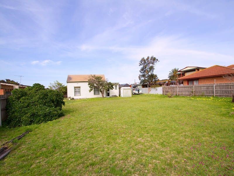 1 Embankment Grove, Chelsea VIC 3196