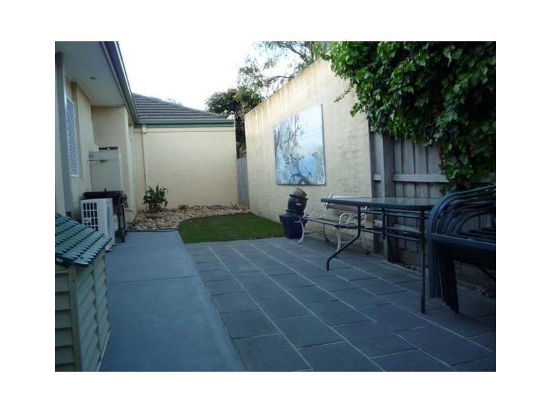 2/37 Royal Road, Bonbeach VIC 3196