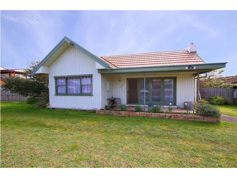 1 Embankment Grove, Chelsea VIC 3196