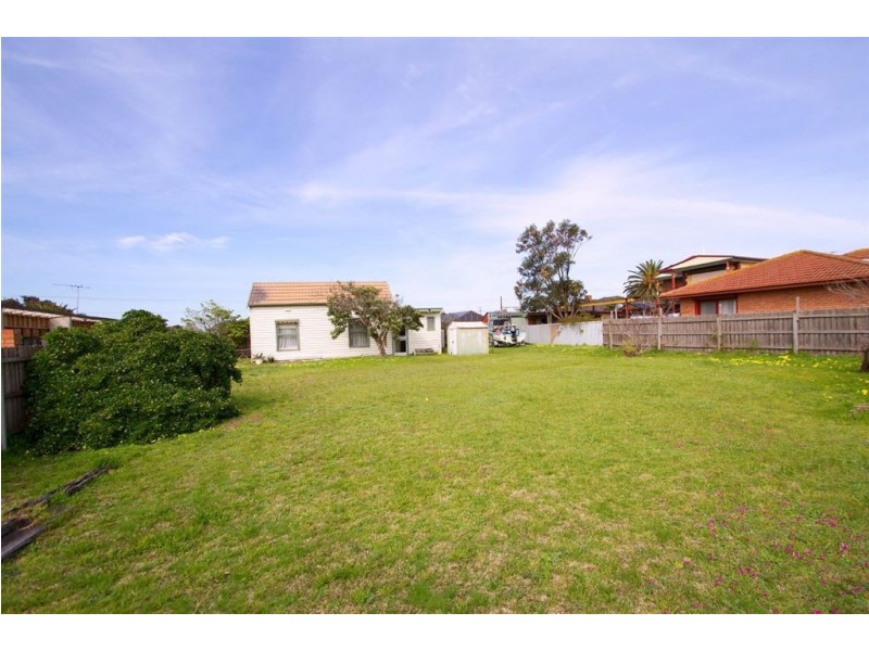 1 Embankment Grove, Chelsea VIC 3196