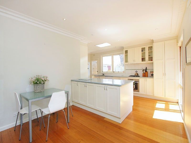 2 Moonda Grove, Cheltenham VIC 3192