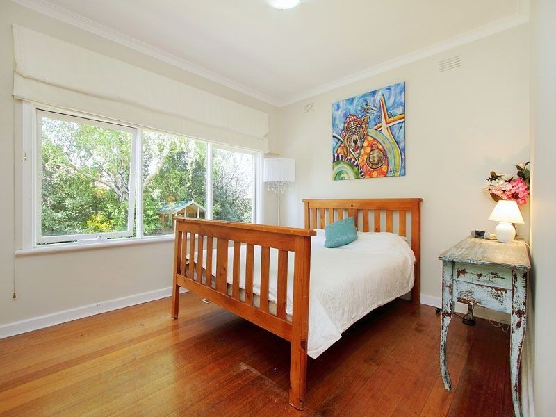 2 Moonda Grove, Cheltenham VIC 3192