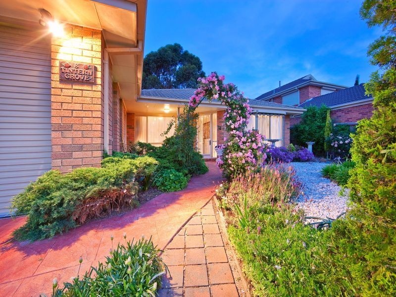 8 Tintern Grove, Cheltenham VIC 3192