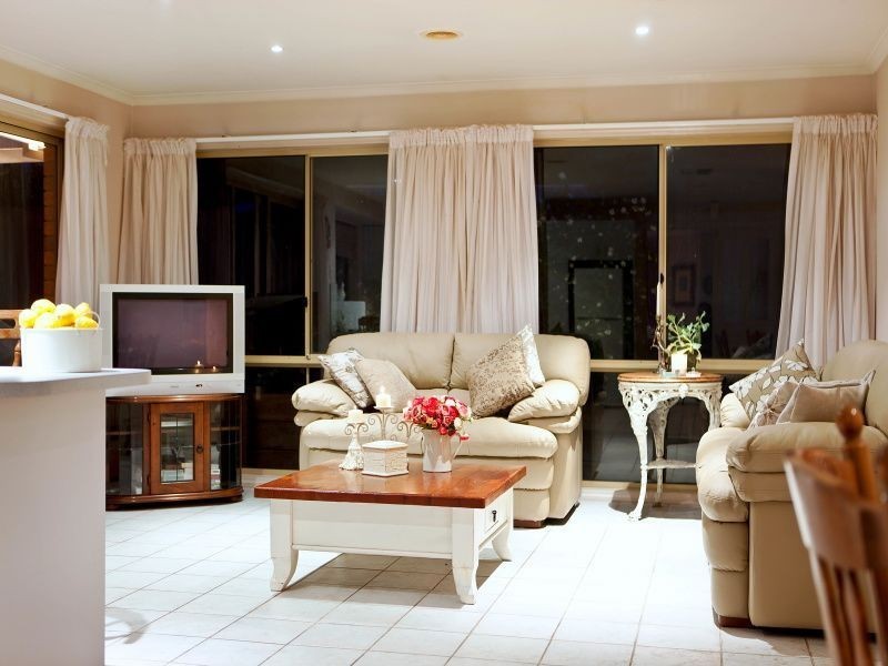 8 Tintern Grove, Cheltenham VIC 3192