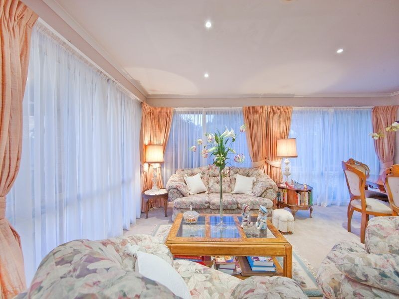 8 Tintern Grove, Cheltenham VIC 3192