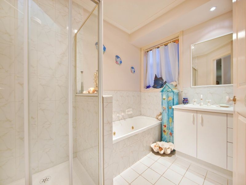 8 Tintern Grove, Cheltenham VIC 3192