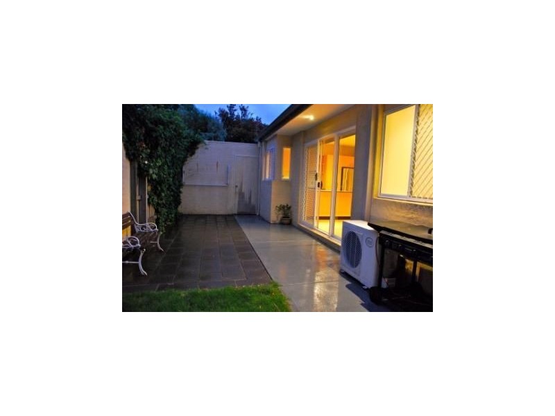 2/37 Royal Road, Bonbeach VIC 3196