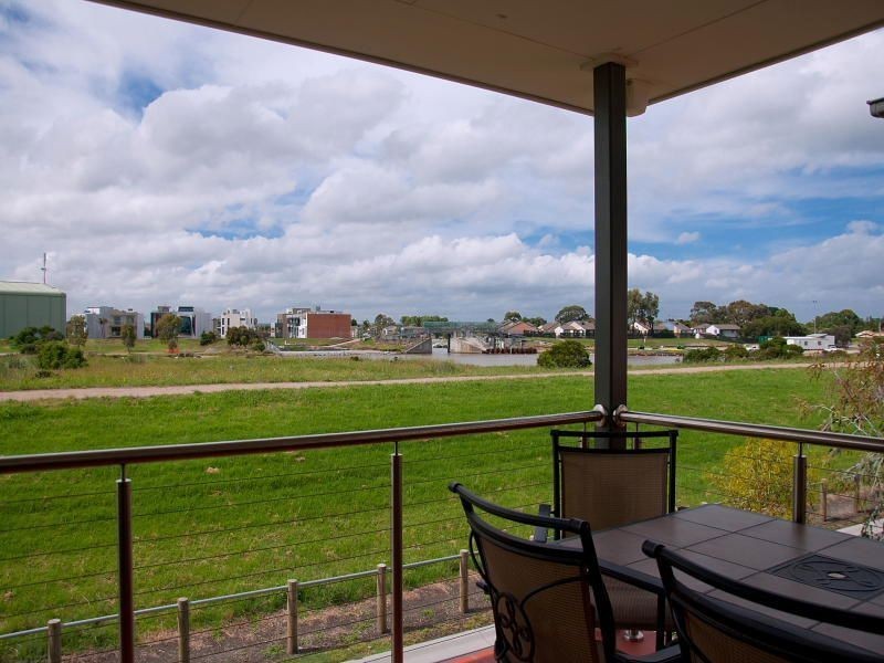 11 Dunk Crescent, Bonbeach VIC 3196