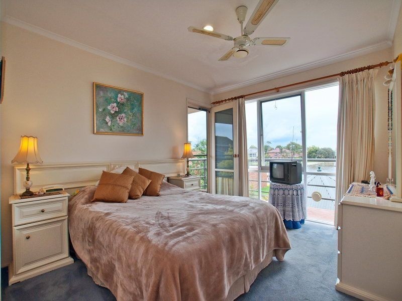 2/17 Canberra Street, Patterson Lakes VIC 3197