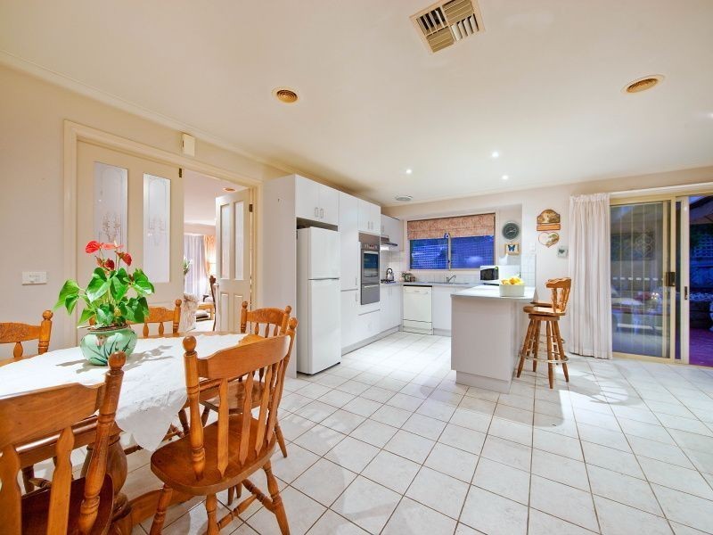 8 Tintern Grove, Cheltenham VIC 3192