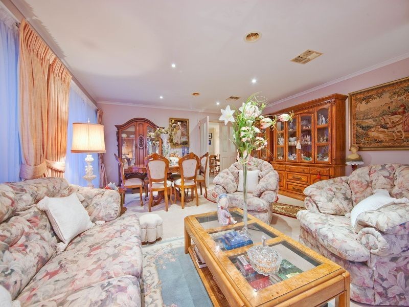 8 Tintern Grove, Cheltenham VIC 3192