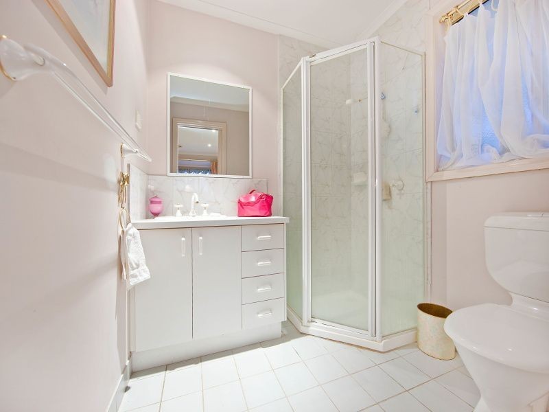 8 Tintern Grove, Cheltenham VIC 3192