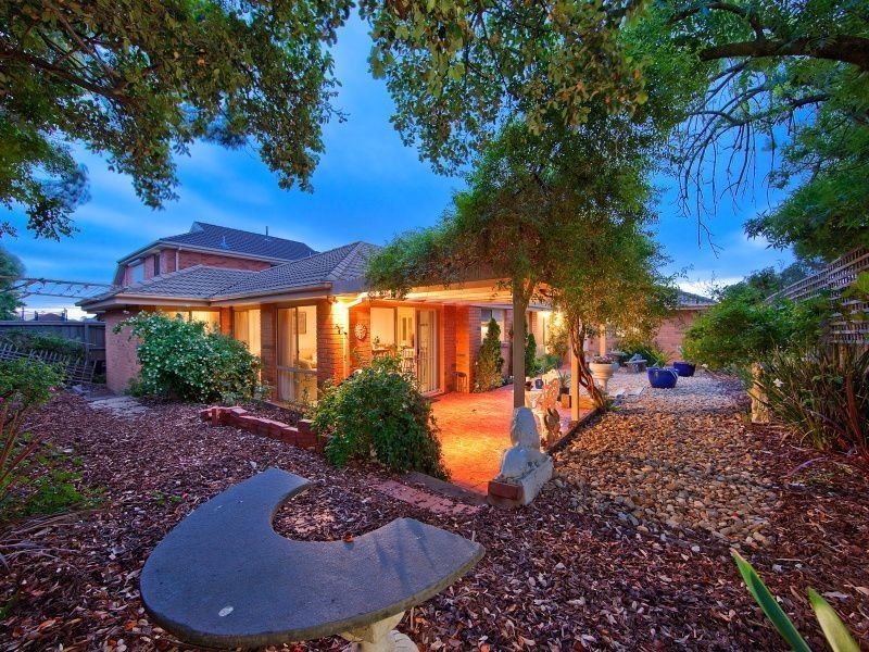 8 Tintern Grove, Cheltenham VIC 3192