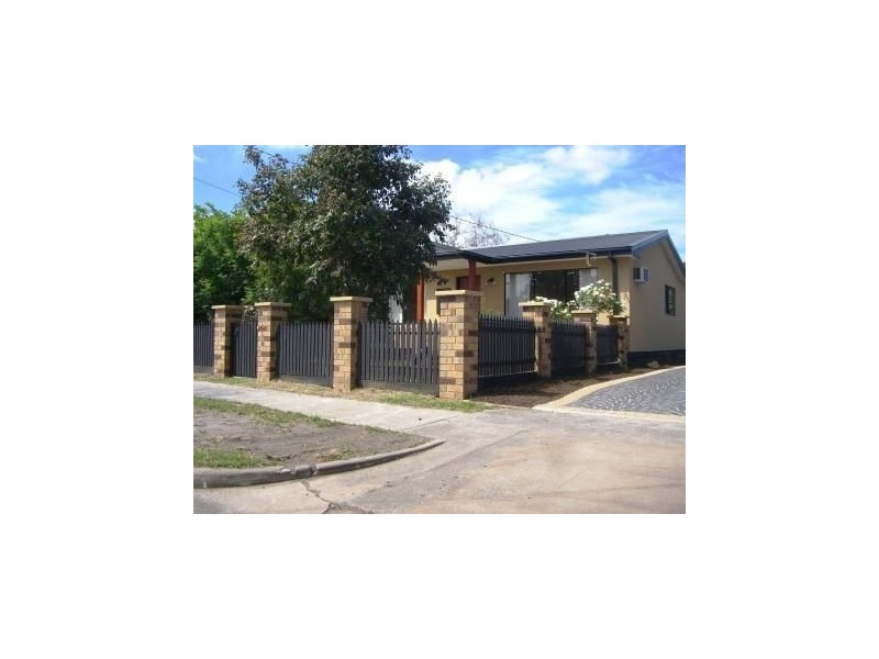1/2 Robinsons Road, Seaford VIC 3198
