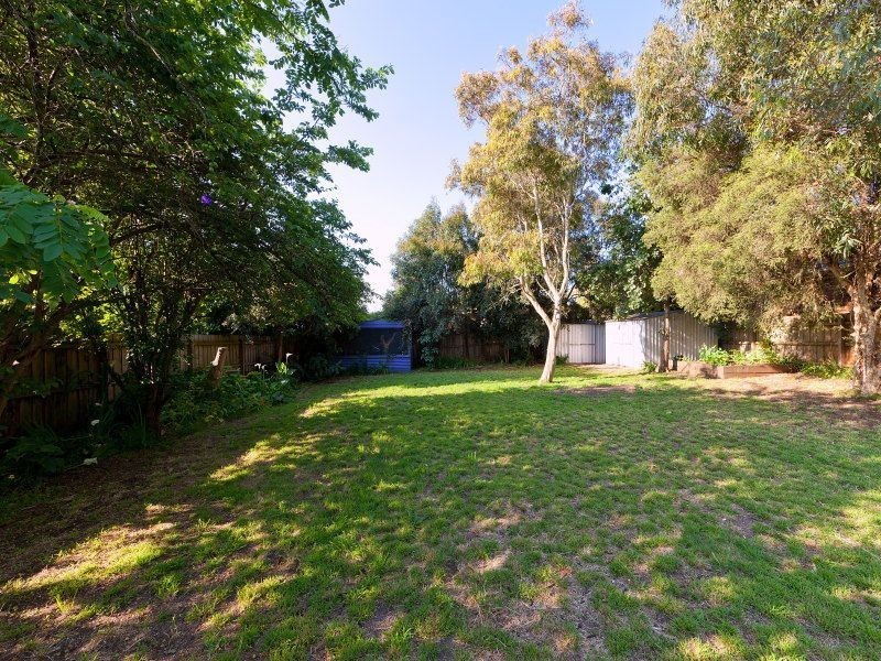 16 Eramosa Road West, Somerville VIC 3912