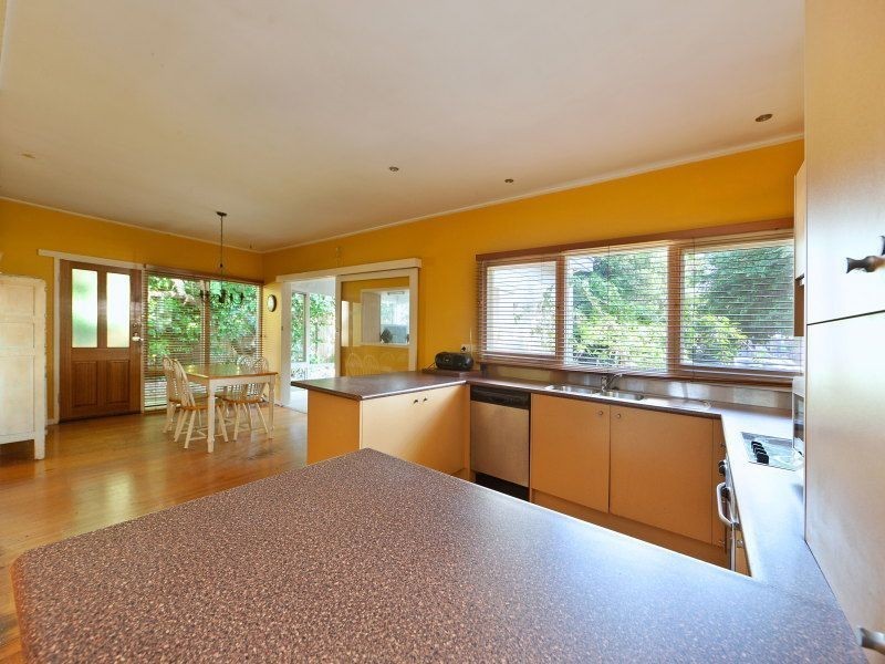 16 Eramosa Road West, Somerville VIC 3912