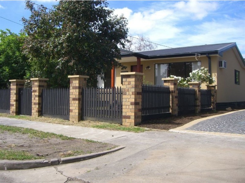 1/2 Robinsons Road, Seaford VIC 3198