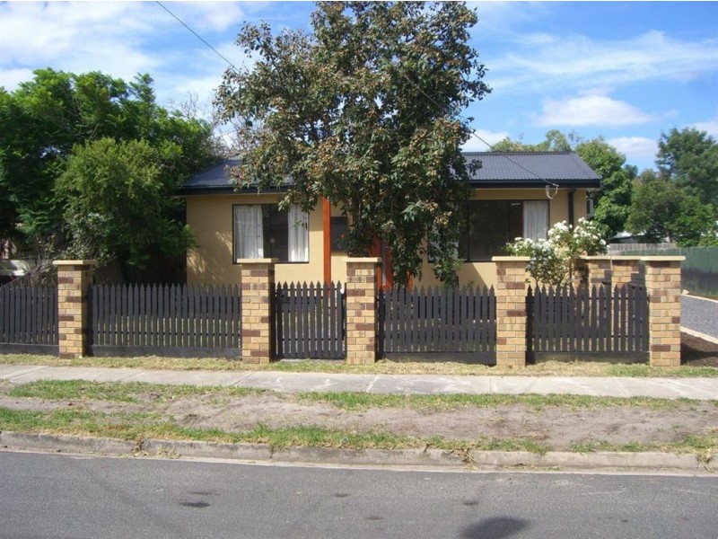 1/2 Robinsons Road, Seaford VIC 3198