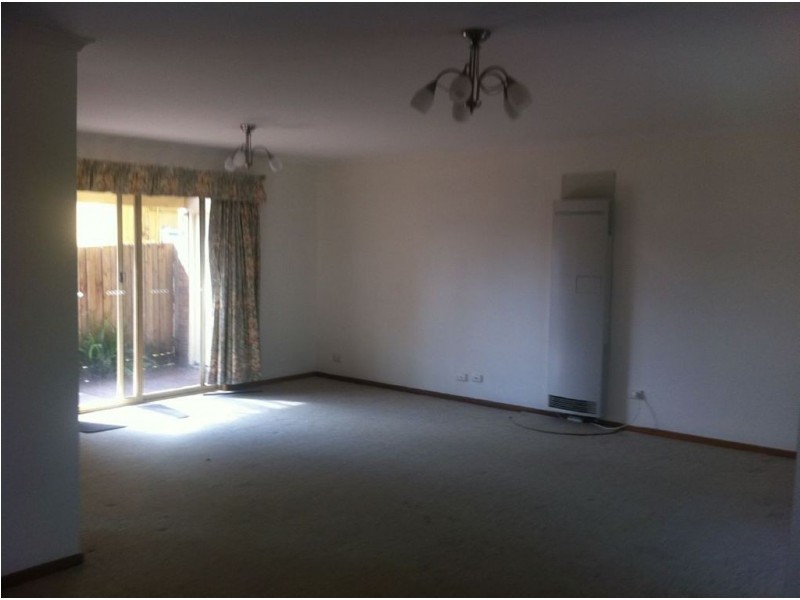 2/11 Hillcrest Road, Frankston VIC 3199