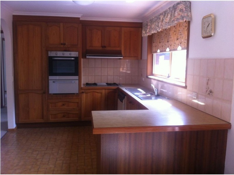 2/11 Hillcrest Road, Frankston VIC 3199