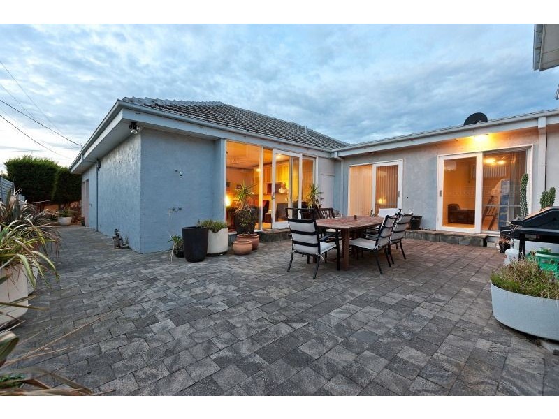 12 Morton Grove, Chelsea VIC 3196