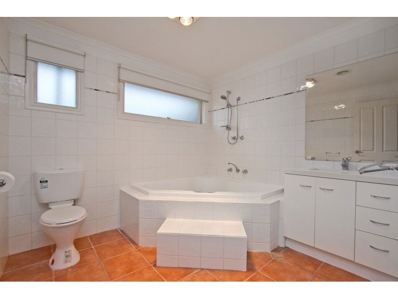 4 Adelong Court, Patterson Lakes VIC 3197