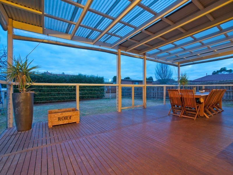 18 Embankment Grove, Chelsea VIC 3196