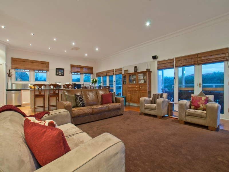 18 Embankment Grove, Chelsea VIC 3196